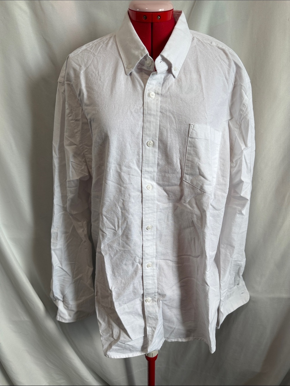 Amazon Essentials Men's White Button-Down Oxford Shirt